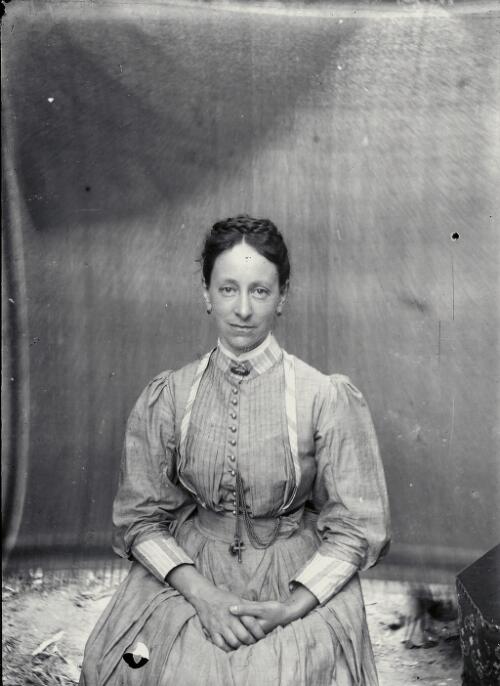 [Portrait of Amelia Withycombe, 1887?] [picture] / Robert Morse Withycombe