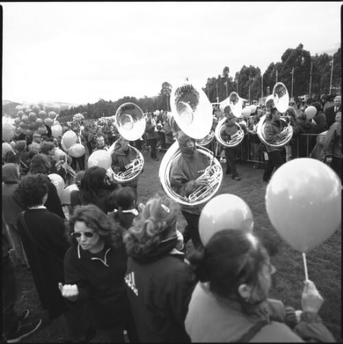 Marching bands entertain the crowd, Olympic torch relay, New Parliament House, Canberra, 5 September 2000 [1] [picture] / Loui Seselja