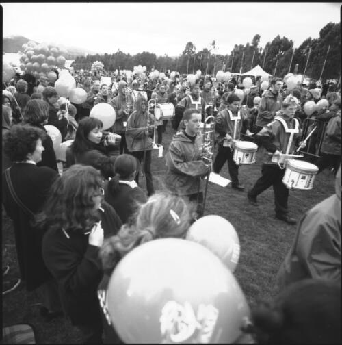 Marching bands entertain the crowd, Olympic torch relay, New Parliament House, Canberra, 5 September 2000 [2] [picture] / Loui Seselja