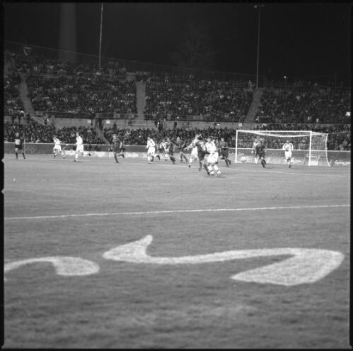 Men's football, USA and Czech Republic, Bruce Stadium, Canberra, 13 September 2000 [3] [picture] / Loui Seselja