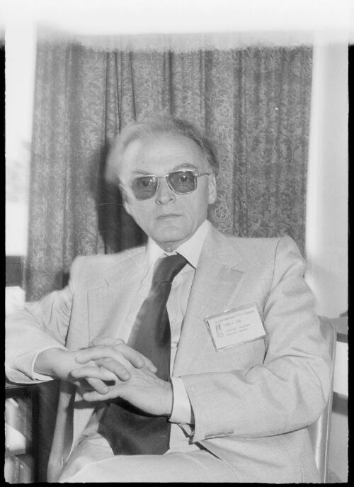 Portrait of Francis King taken during an oral history interview at the 42nd International P.E.N. Congress, 11 December 1977 [picture] / Hazel de Berg