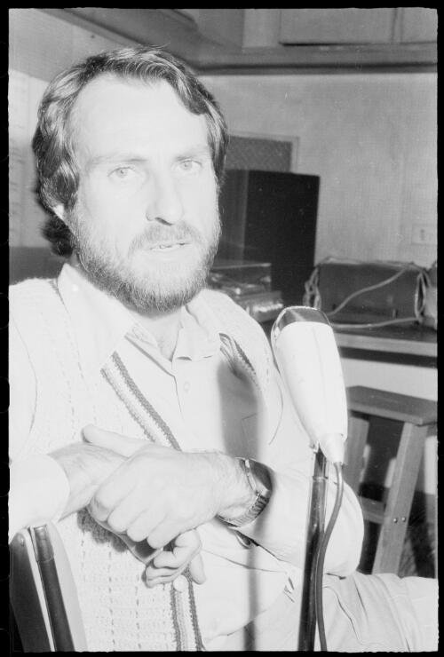 Portrait of Ian Reid taken during an oral history interview, 24 February 1978 [picture] / Hazel de Berg