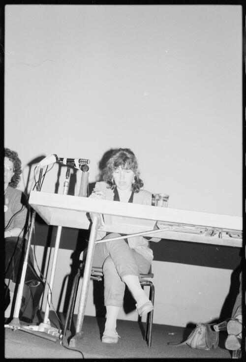 Vicki Varvaressos at the Women and Arts Festival, Sydney, 2 October 1982 [picture] / Hazel de Berg