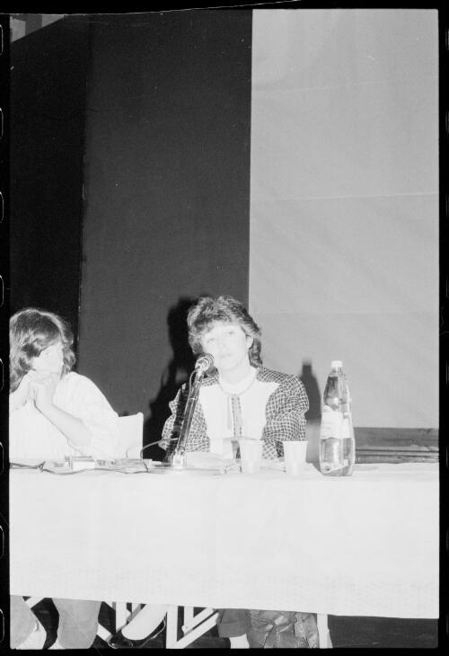 Julie Holledge and Senator Susan Ryan at the Theatre Seminars, 22 October 1982 [picture] / Hazel de Berg