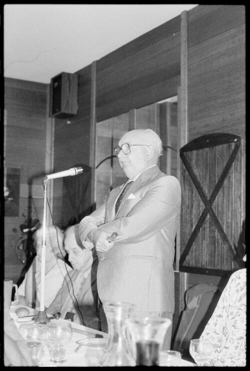 Colonel Alex Sheppard at the Walter Stone memorial dinner, 11 March 1983 [picture] / Hazel de Berg