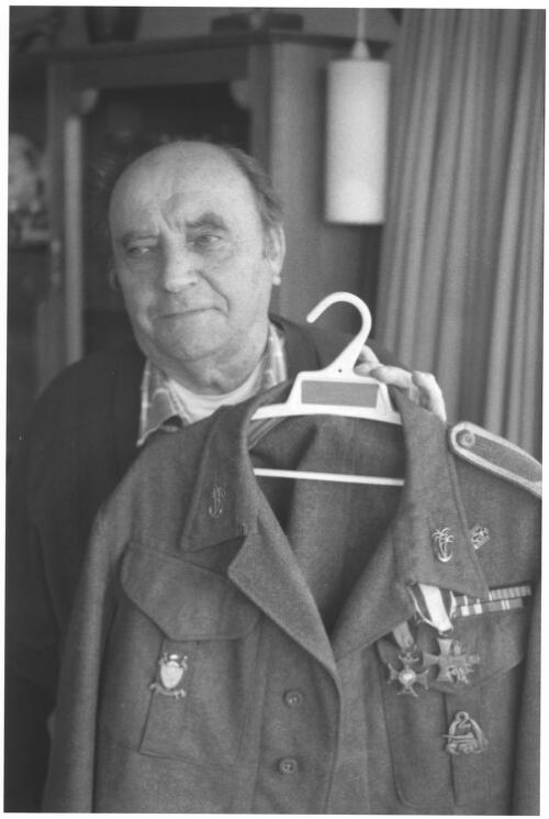 [Portrait of Mietek Drelich displaying his old Polish Army uniform] [picture] / Barry York