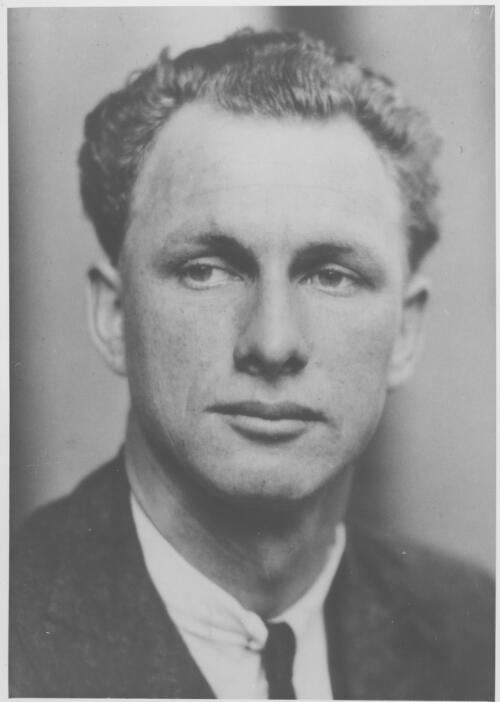 Portrait of Arthur Groom, aged about 30 [picture] / Arthur Groom