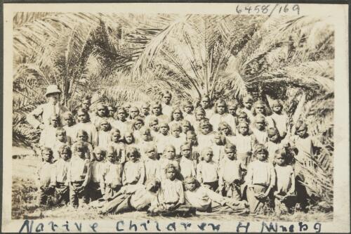Native children Hmnsbg [i.e. Hermannsburg], [ca. 1920] [picture] / [John Newlands]