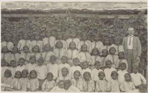 Children, Hermansburg [i.e. Hermannsburg], [ca. 1920] [picture] / [John Newlands]