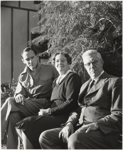 Max Dupain with parents, Newport, [Sydney], 1940s [picture]