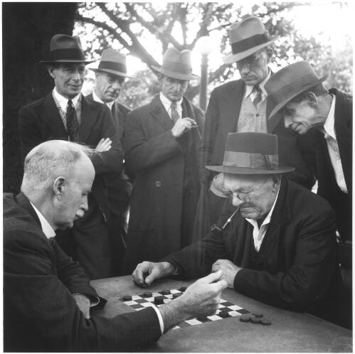 Draughts in Belmore Park, [Sydney], 1938 [picture] / [Max Dupain]