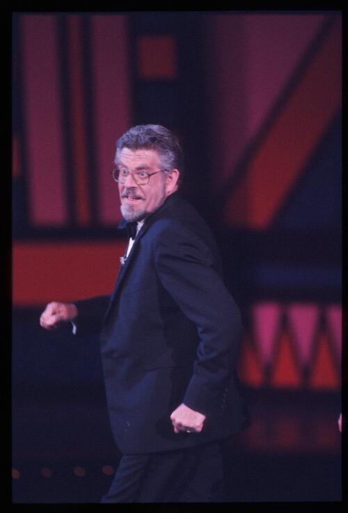 [Portrait of Rolf Harris, Bicentennial Concert, Sydney Entertainment Centre, January 1988] [transparency] / Don McMurdo