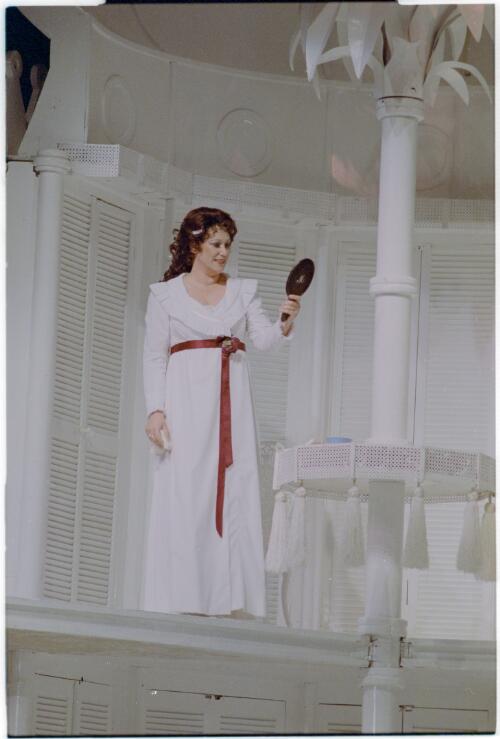 [Portrait of Bernadette Cullen as Rosina in the Barber of Seville, the Australian Opera, July 1989] [picture] / Don McMurdo