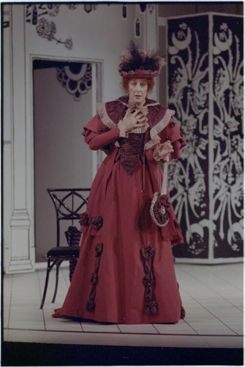 [Portrait of  Ruth Cracknell as Lady Bracknell in The importance of being earnest, Sydney Theatre Company, September 1990] [picture] / Don McMurdo