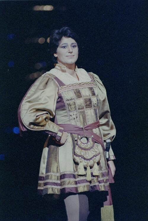 [Portrait of Bernadette Cullen as Maffio in Lucrezia Borgia, Australian Opera, June 1990] [picture] / Don McMurdo