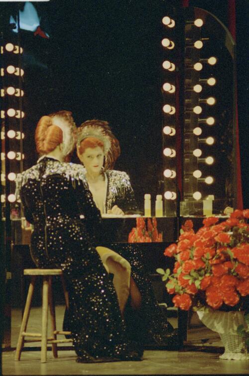 [Australian Opera performance of Lulu starring Jennifer McGregor as Lulu, February 1994] [picture] / Don McMurdo