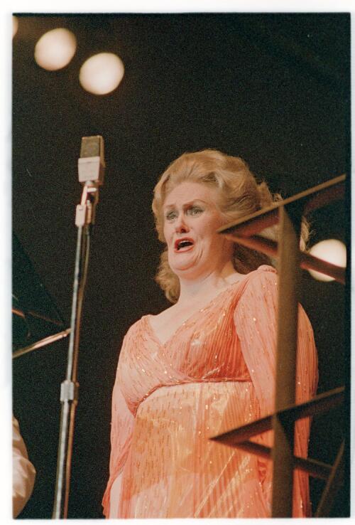 [Portrait of Joan Sutherland, Opera in the park, 1] [picture] / Don McMurdo