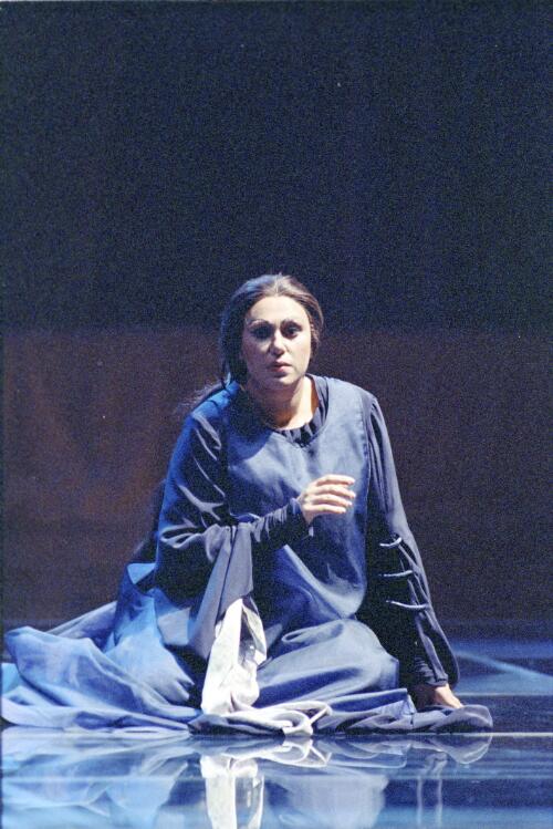 [Portrait of Bernadette Cullen as Brangane in Tristan and Isolde, Australian Opera, 1990] [picture] / Don McMurdo