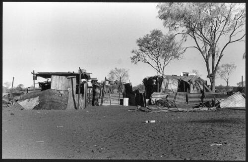 Accommodation at Jigalong, Pilbara, W.A. October 1979 [picture] / Lyn McLeavy