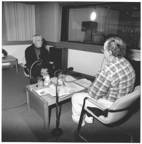 [Portrait of Chris Woodland interviewing Denis Kevans at the National Library of Australia, June 4, 2001] [picture] / Loui Seselja