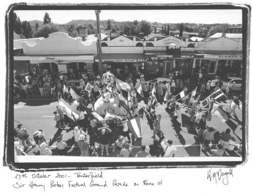 Sir Henry Parkes Festival Grand Parade on Rouse St, 27th October 2001, Tenterfield [picture] / Wendy McDougall