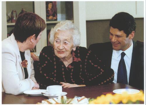 [Anna Burke, Federal member for Chisholm, with Victorian Premier Steve Bracks talking to Martha Paphazi at the Cabrini aged care facility in Ashwood, Melbourne, October or November, 2001] [picture] / June Orford