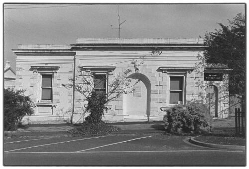 The State Savings Bank building, Hargraves Street, Castlemaine, October, 2001 [picture] / Jon Rhodes