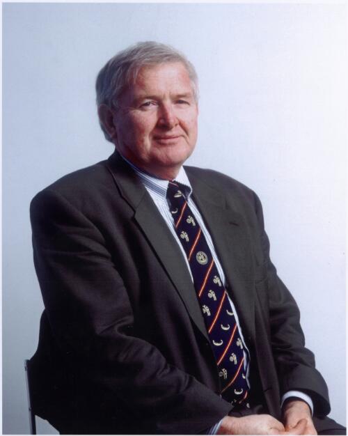 Portrait of Alan Robson, Non-Executive member, National Library of Australia Council, 20 August 1999 [picture] / Damian McDonald
