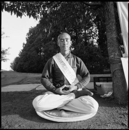 [Photograph of a Falun Dafa practitioner meditating across the road from the Chinese Embassy, Yarralumla in Canberra on Jan 19, 2002] [picture] / Damian McDonald