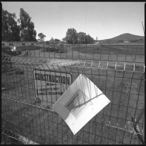 Missing person's notice at the construction site, 15th December 2001 [picture] / Loui Seselja
