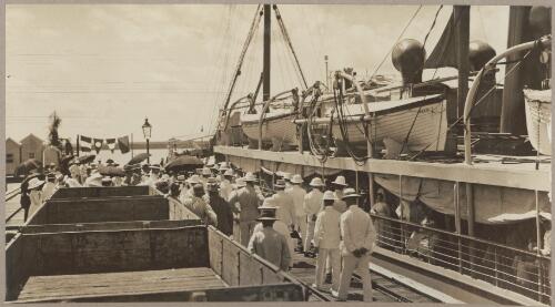 The 'Eastern' at the pier, Darwin [picture] / J.P. Campbell