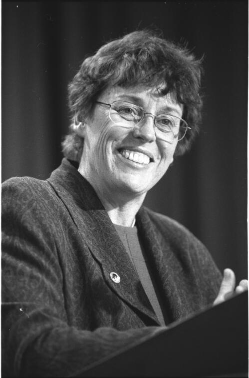 Collection of portraits of Dr. Margaret Seares addressing the National Press Club, 13 June 2001 [picture] / Greg Pook