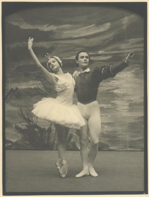 Portrait of Ann Somers (Kathleen Gorham) and Miro Zloch in Swan lake, Act II, Ballet Rambert, 1948, [1] [picture] / Walter Stringer