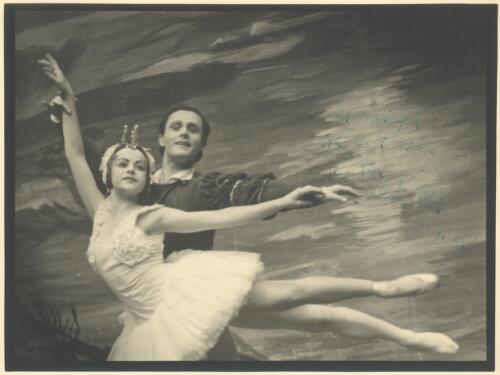 Portrait of Ann Somers (Kathleen Gorham) and Miro Zloch in Swan lake, Act II, Ballet Rambert, 1948, [2] [picture] / Walter Stringer