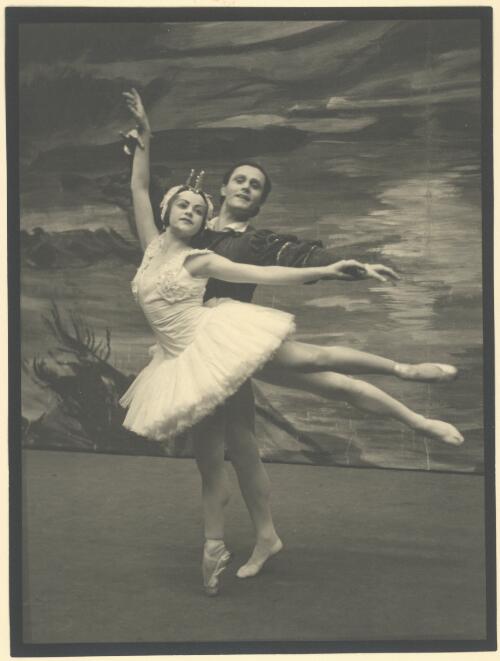 Portrait of Ann Somers (Kathleen Gorham) and Miro Zloch in Swan lake, Act II, Ballet Rambert, 1948, [4] [picture] / Walter Stringer