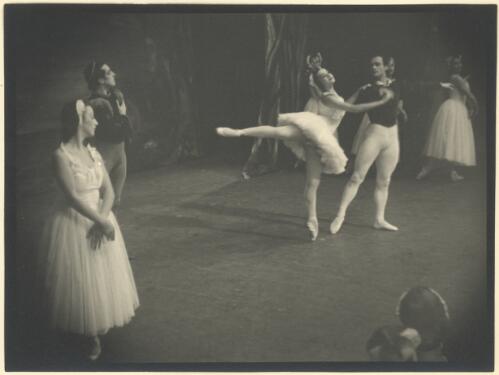 Ballet Rambert performance of Swan Lake, Act II, starring Ann Somers (Kathleen Gorham), Miro Zloch and Rex Reid as Benno, Her Majestys Theatre, Melbourne, 1948 [picture] / Walter Stringer