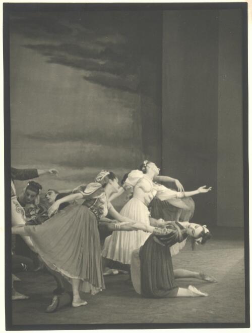 Ballet Rambert performance of Winter Night, starring Ann Somers (Kathleen Gorham) and Paula Hinton, Her Majestys Theatre, 1948 [picture] / Walter Stringer