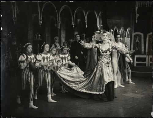 National Theatre Ballet performance of Swan lake, Act 3, starring Joyce Graeme, 1951 [picture] / Walter Stringer