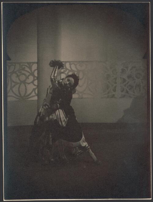 Portrait of Sara Luzita in Spanish Dance, Ballet Rambert, 1947?, [2] [picture] / Walter Stringer