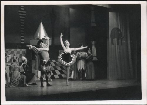Victorian Ballet Guild performance of Contes heraldiques, starring William Carse and Janet Karin, Little Theatre, South Yarra, Melbourne, 1959 [picture] / Walter Stringer