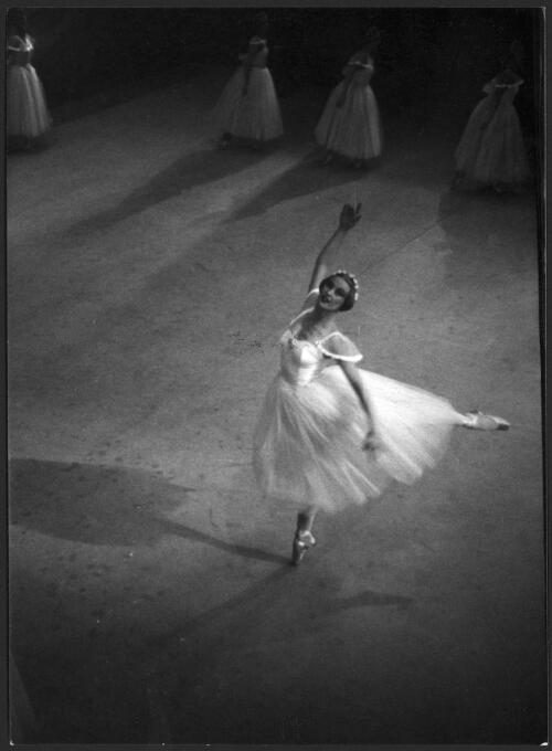 Australian Ballet performance of Les Sylphides, Her Majestys Theatre, Melbourne, 1963 [picture] / [Walter Stringer]
