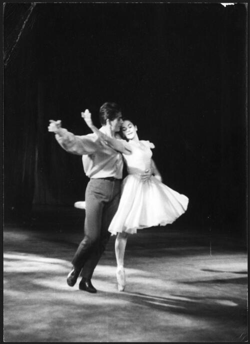 Australian Ballet performance of The Display, starring Garth Welch and Kathleen Gorham, 1964 [picture] / [Walter Stringer]