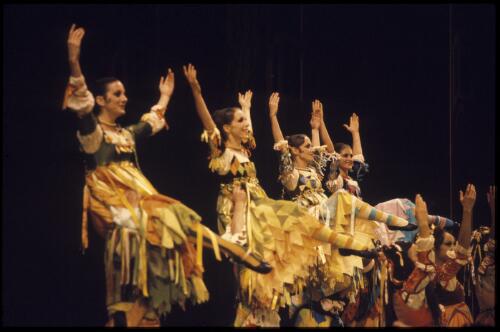 Scene from the Australian Ballet production of John Cranko's 'Romeo and Juliet', Palais Theatre, St Kilda, 1975 [1] [transparency] / Walter Stringer