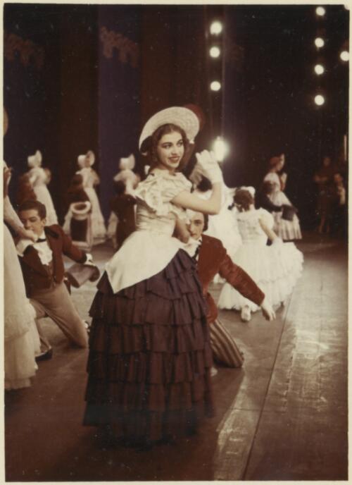 Audrey Nichols as Chiarina, with Frank Nichols and Barry Walsh kneeling, in a performance of Carnaval by the Borovansky Ballet, ca. 1956 [picture] / Walter Stringer