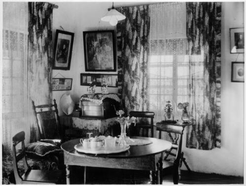 Interior of Frank Leyden's parent's home, Ashfield (?), Western Australia, ca. 1940 [picture] / Frank Leyden