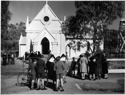 [The congregation outside church, New Norcia, Western Australia, ca. 1940] [picture] / Frank Leyden