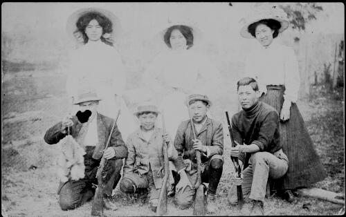 Group portrait of the Nomchong family, Braidwood, N.S.W., 1902 [picture]