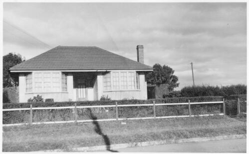 Front view of Haygold's cottage on the corner of High and Flinders Streets, Port Kembla, July, 1958 [picture]