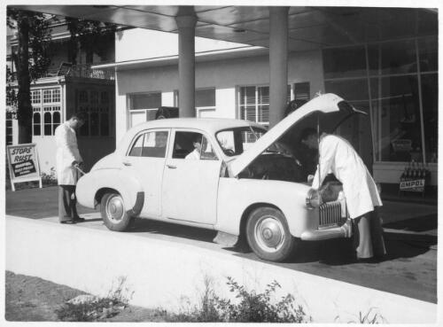 Participants in the first course on marketing development held at the Mosman service station,  New South Wales, get practical training in driveway service, January, 1953 [picture]