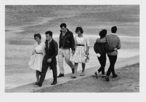 Saturday arvo, Cronulla, 1961 [picture] / Jeff Carter
